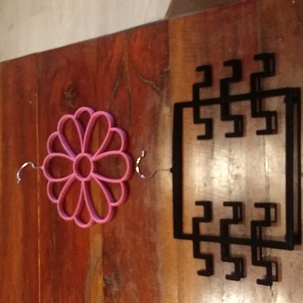 Pair of belt and / or scarf holders